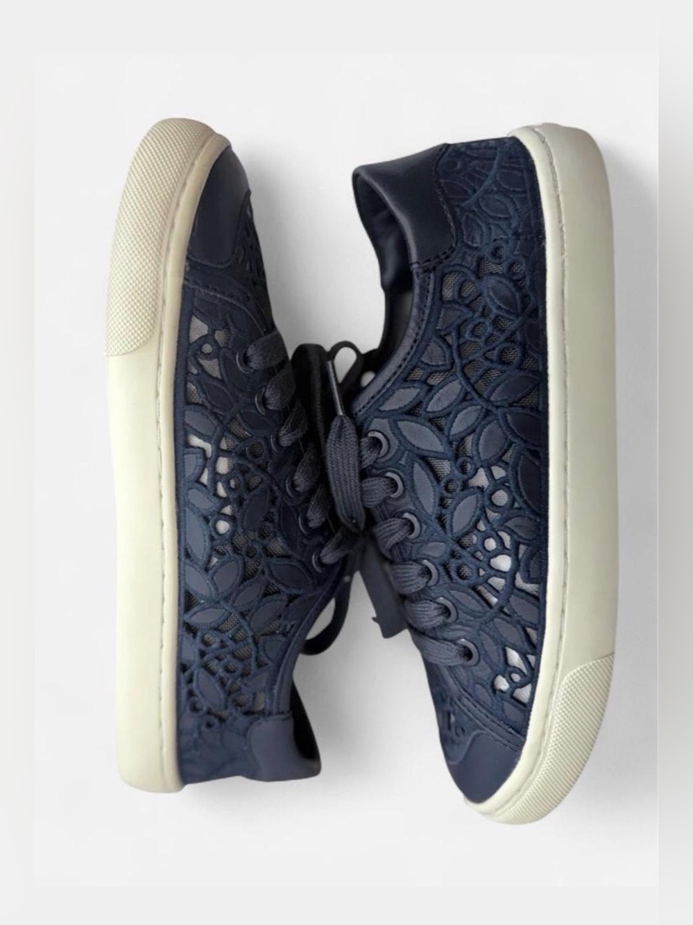 Tory Burch Navy Floral Cutout Low-Top Sneakers 6.5 - Picture 7 of 8